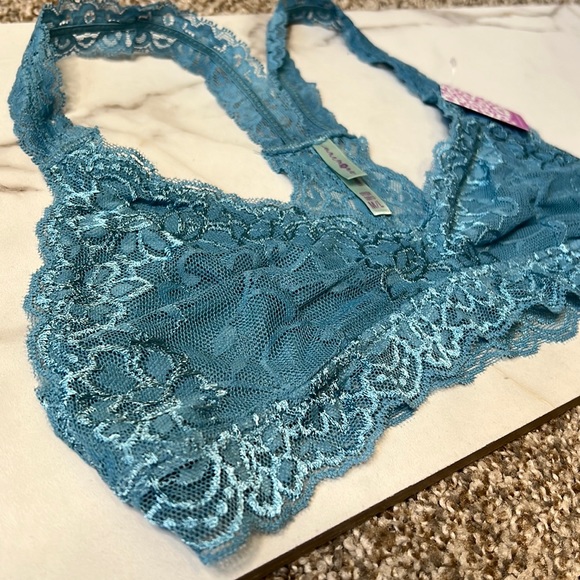 Blue Lace Anemone Bralette - Picture 6 of 12